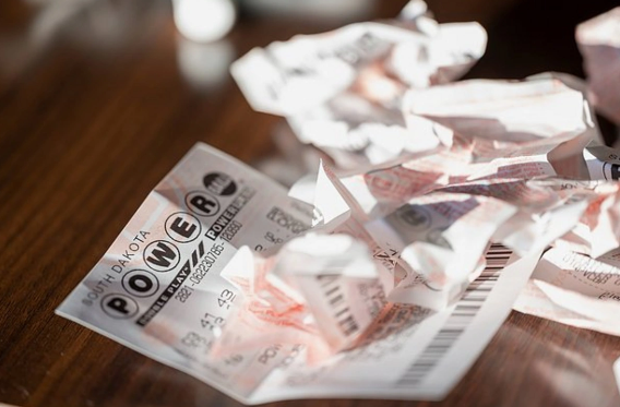 ABŞ sakini 40 illik uğursuzluqdan sonra lotereyada milyonlar uddu