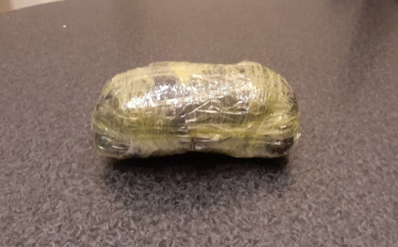 Abşeronda saxlanılan 2 nəfərdən 5 kiloqram narkotik vasitə aşkarlanıb