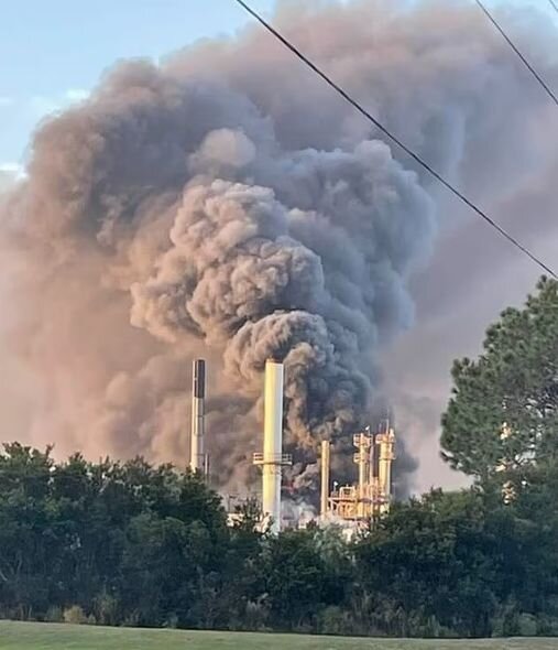 ABŞ-dakı kimya zavodunda silsilə partlayışlar olub - FOTO