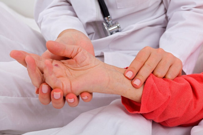 Sağlam insanlarda ani ürək durmasının əlamətləri - Nə etməli?