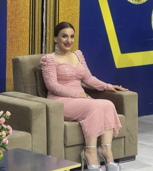 Müğənniyə medal verilməsi gündəm yaratdı - "Necə aldığını açıqlamır"