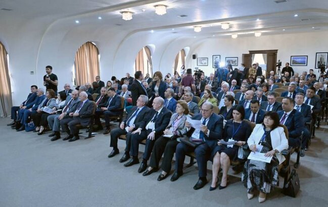 "Qərbi Azərbaycana qayıdışın beynəlxalq-hüquqi əsasları" mövzusunda konfrans keçirildi - FOTOLAR