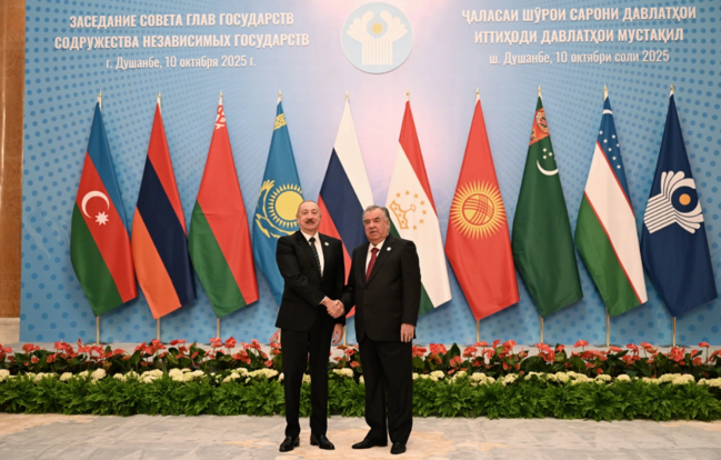 İlham Əliyev MDB Dövlət Başçıları Şurasının iclasında iştirak etmək üçün Düşənbədəki Millət sarayına gedib