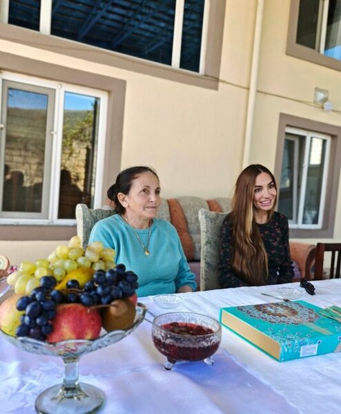 Arzu Əliyeva şamaxılı ailənin qonağı oldu - Fotolar