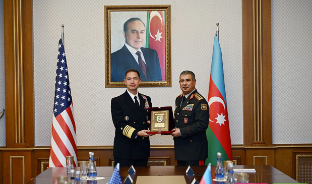 Azərbaycan müdafiə naziri ABŞ Mərkəzi Komandanlığının komandanı ilə görüşüb