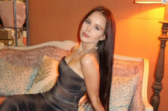 19 yaşlı bu gözəl qız görün hansı 62 yaşlı xalq artistinin SEVGİLİSİ İMİŞ: İlk dəfə göstərdi- FOTO