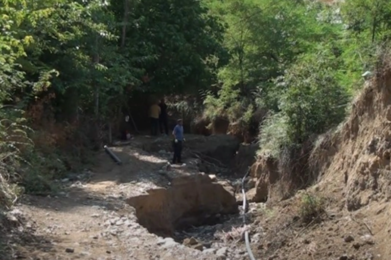 Tovuzda sel suları kəndi keçilməz edib