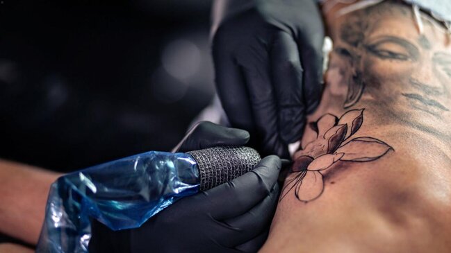 Azərbaycanda ananın qoluna döymə etdirib evə gələn qızına reaksiyası GÜNDƏM OLDU - VİDEO