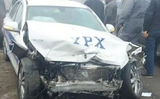 Azərbaycanda YPX avtomobili qəzaya düşdü: Polis xəsarət aldı - FOTO