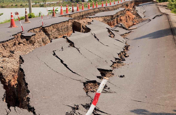 AFAD: İstanbul zəlzələsində 35 kilometrlik qırılma xətti parçalandı