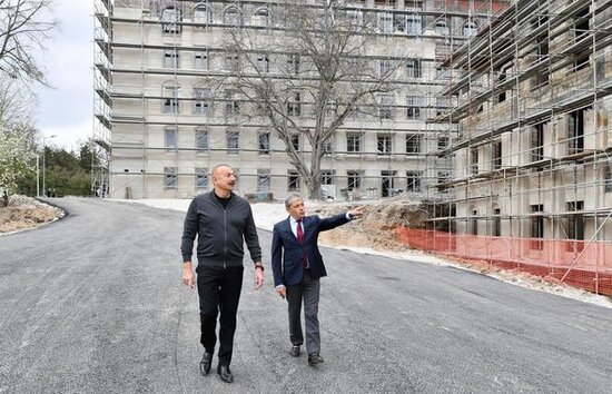 Prezident Şuşada inzibati binanın əsaslı təmiri ilə tanış oldu - FOTO