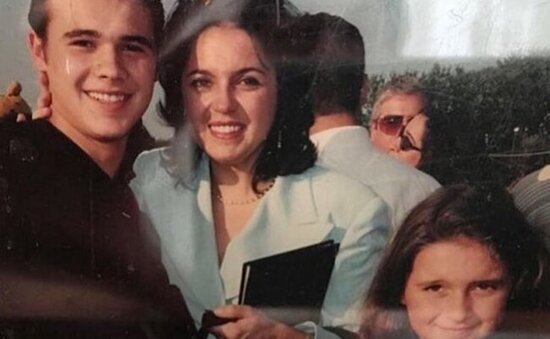 Ailəsinin arxiv görüntülərini paylaşdı