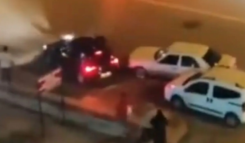 Bir sürücü yolda dalaşdığı digər sürücünü maşınla əzdi