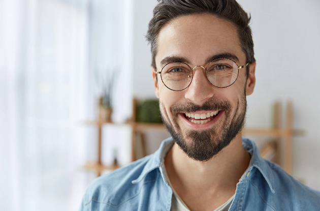 Sadəcə gülümsəmək ağrı və stresi aradan qaldırmağa necə kömək edir? - Alimlərdən açıqlama