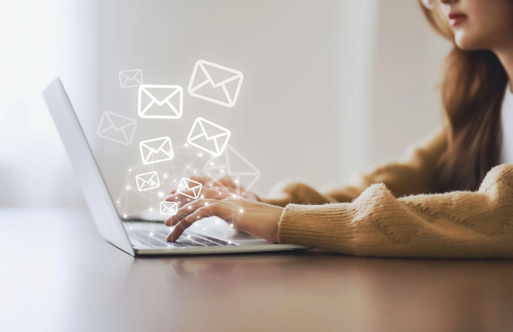 Alimlərdən maraqlı araşdırma: Qadınlar kişilərdən üç dəfə çox nida işarələrindən istifadə edirlər