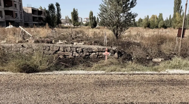 Otları yandırmaq istəyən yaşlı kişi oda düşərək həyatını itirdi