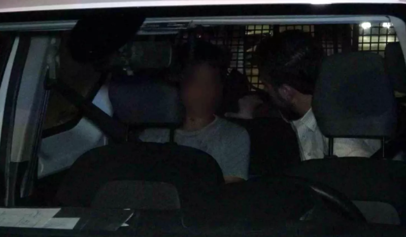 12 yaşlı uşaq anasını xilas etmək üçün atasını bıçaqladı