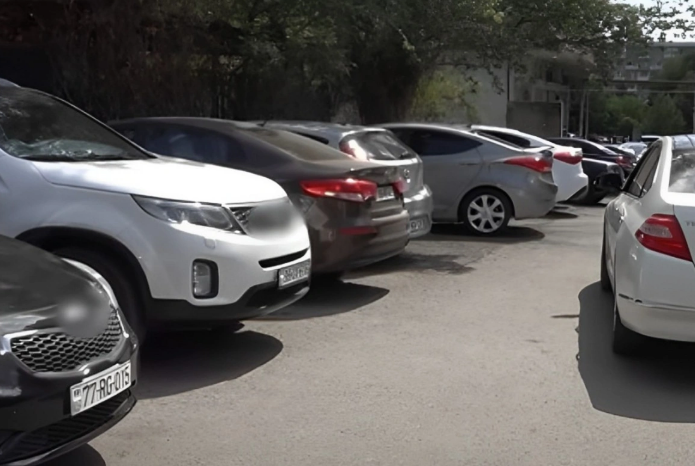 Bakıda binaların həyətlərini avtomobillərlə zəbt edənlər KİMLƏRDİR?