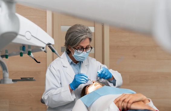 Ağıl dişləri nə vaxt çıxarılmalıdır?