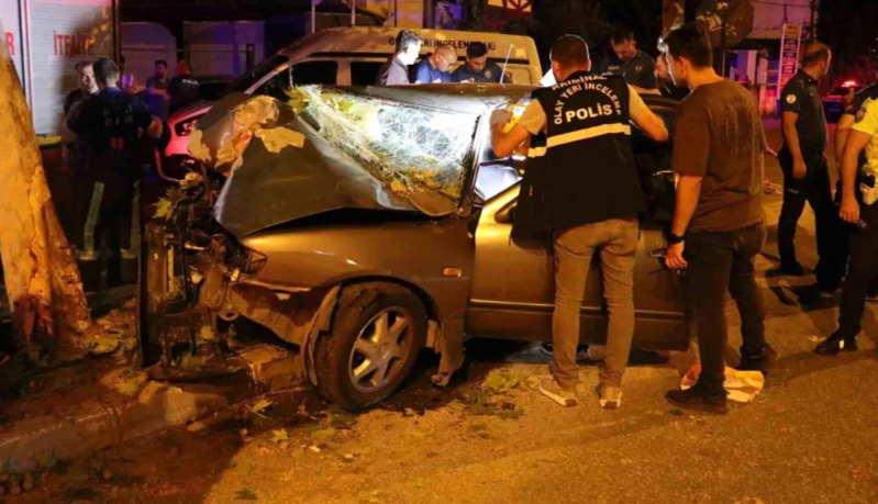 Ağır yol qəzası: 2 gənc öldü, sürücü isə ağır yaralandı