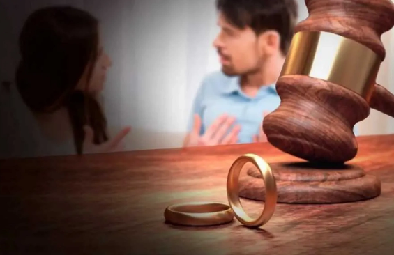 Arvadının harada işlədiyini bilməyən ər cəzalandırıldı - Türkiyəli hakimdən misli görünməmiş qərar