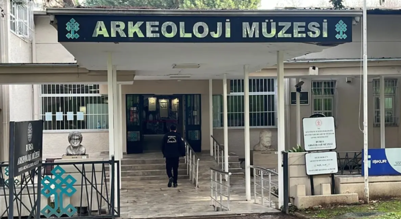 10 gün evində saxladı, muzeyə gətirəndə şəhər ayağa qalxdı - VİDEO