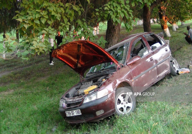 Qonaq gedən ailə qəzaya düşdü: Ər və arvad hadisə yerində öldülər