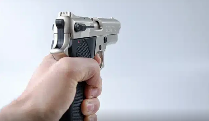 74 yaşlı kişi borcunu ödəmək üçün bankı qarət etdi