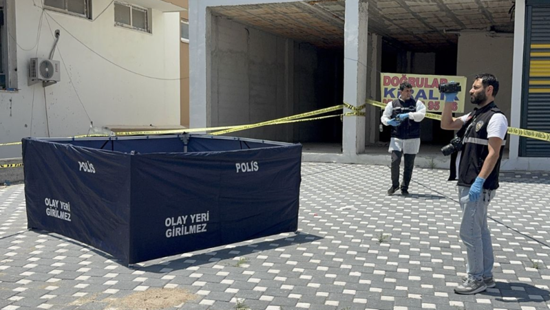 Atası tərəfindən öldürülən 23 yaşlı gənc torpağa tapşırılıb