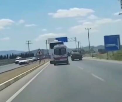 Yük maşını təcili yardim avtomobilinə yol vermədi-VİDEO