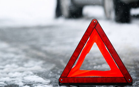 Avtomobil aşdı, bir ailənin üç üzvü xəsarət aldı