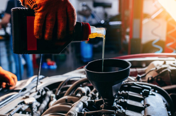 Avtomobil eksperti: "Maşın özü qərar verəcək ki, nə vaxt yağ dəyişmək lazımdır"