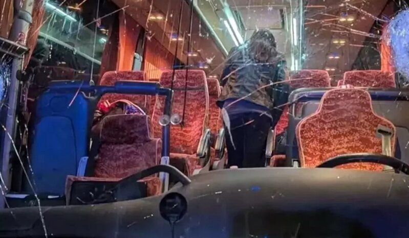 Avtobus sürücüsünü daşla öldürdülər