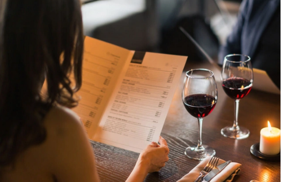 Cütlüyün qeyri-adi "əyləncəsi": Bahalı restoranlarda hesabı ödəməmək üçün maraqlı üsul