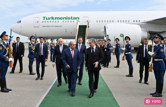 Qurbanqulu Berdiməhəmmədov Azərbaycana səfərə gəlib