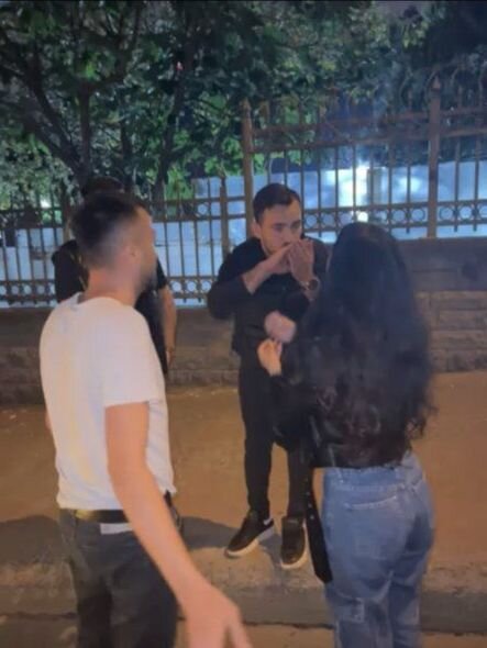 Azərbaycanlı müğənni İstanbulda taksi sürücüsü tərəfindən döyüldü - FOTO/VİDEO