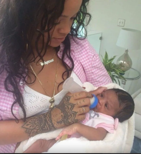 Bu da Rihannanın yeni doğulan oglunun ilk FOTOLARI