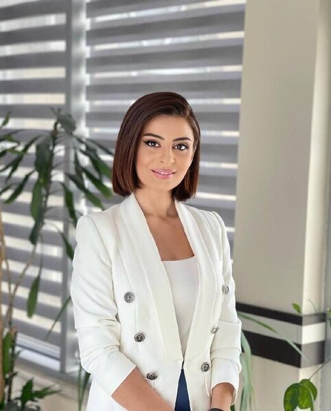 AzTV-nin aparıcısı ölkədən getdi - Fotolar