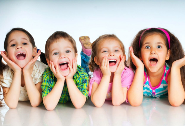 Valideyinlər niyə azyaşlı uşaqlara sosial mediada bloq açırlar? Maddi maraqlar, gələcək travmalar...