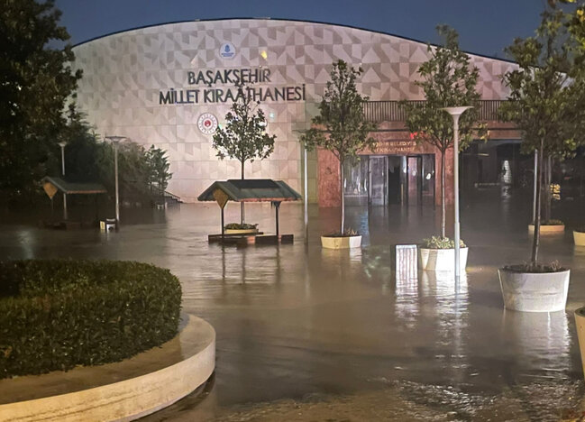 İstanbulda sel fəlakətində 2 nəfər öldü - Video + Yenilənib