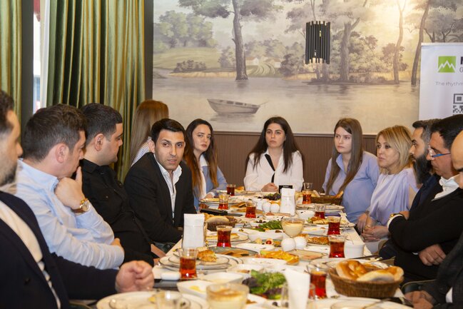 6-cı "Yerli şirkətlərin tanıtım sərgisi"nin iştirakçıları ilə görüş baş tutdu - FOTO