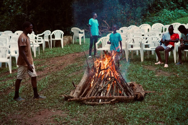 Cadugərlikdə təqsirləndirilən 6 nəfər öldürüldü: İkisi diri-diri yandırıldı