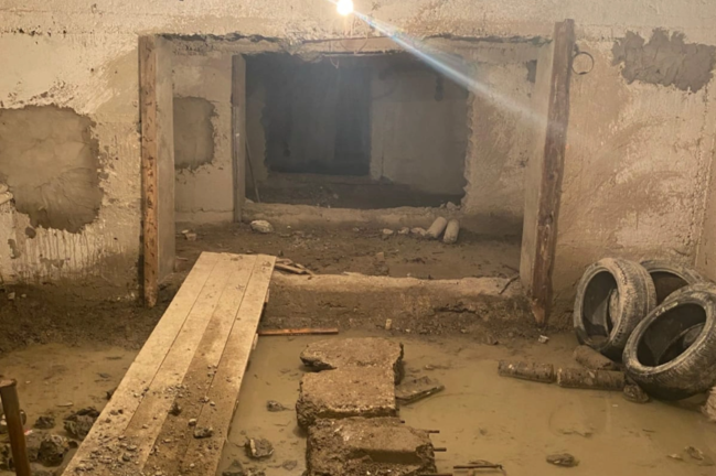 Nəsimi rayonunda binanın zirzəmisində kim qanunsuz obyekt tikir?-Video