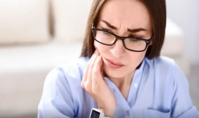 Niyə soyuq yeməklər diş ağrısına səbəb olur - CAVAB