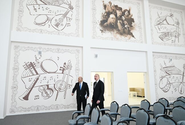 İlham Əliyev Ağdamın Kəngərli kəndində klub-icma mərkəzində yaradılan şəraitlə də tanış olub