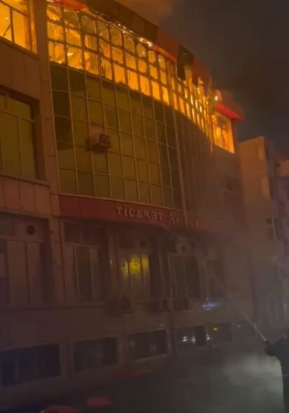 DİN: "Binəqədi rayonunda baş verən yanğında bir polis əməkdaşı xəsarət alıb" - YENİLƏNİB + FOTO
