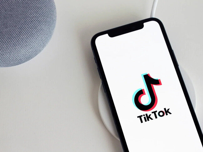 Scroll et, öyrən, danış: TikTok-da alman dili dərsləri