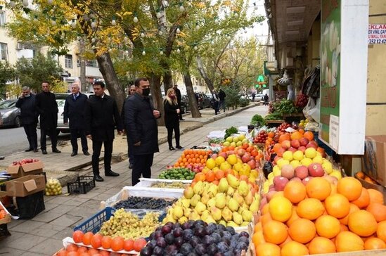 Paytaxtda qanunsuz küçə ticarəti ilə bağlı reydlər keçirilir - FOTO