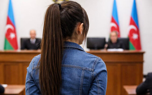 "Çimməyə 5 dəqiqə vaxt verirdi" - Qayınanasını öldürməyindən danışdı