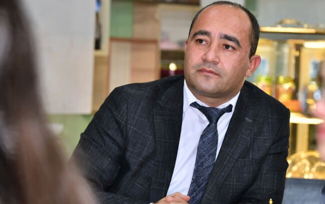 Deputat pəncərədən tullanıb qaçıbmış...